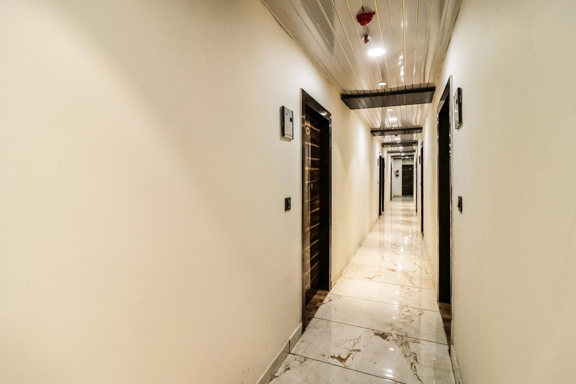 Jps Galaxy Hotel Near Pvr Vikaspuri Delhi Zewnętrze zdjęcie