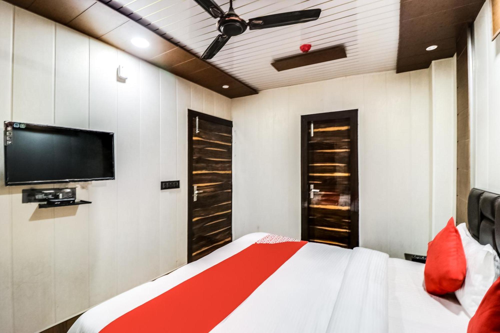 Jps Galaxy Hotel Near Pvr Vikaspuri Delhi Zewnętrze zdjęcie